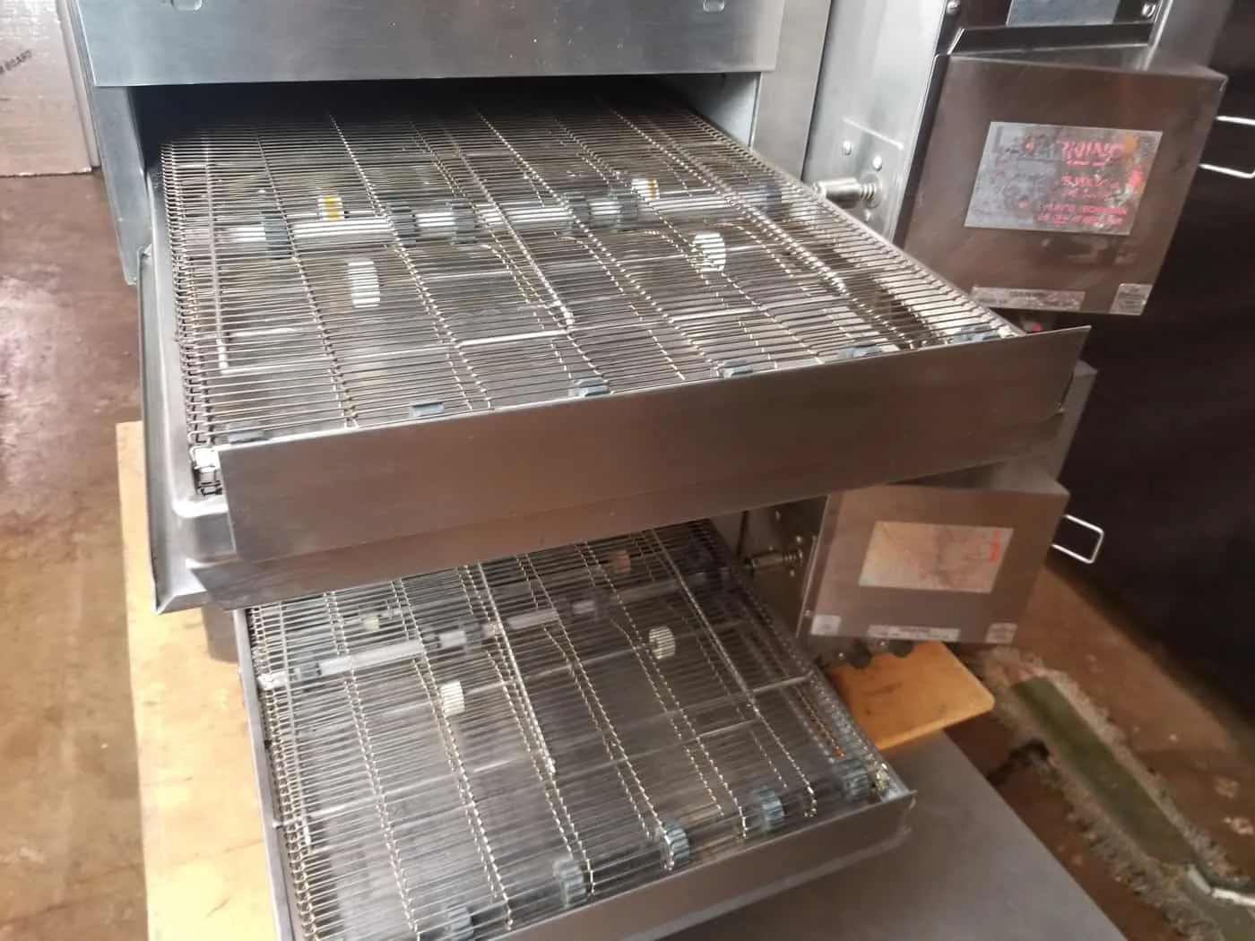 LINCOLN IMPINGER 1301 CONVEYOR PIZZA OVEN thumbnail 4