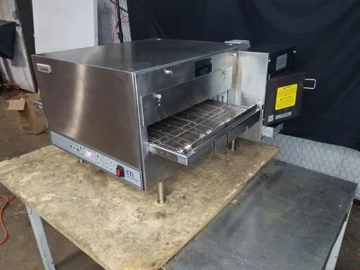 Lincoln Impinger 2502 Conveyor Pizza Oven thumbnail 2