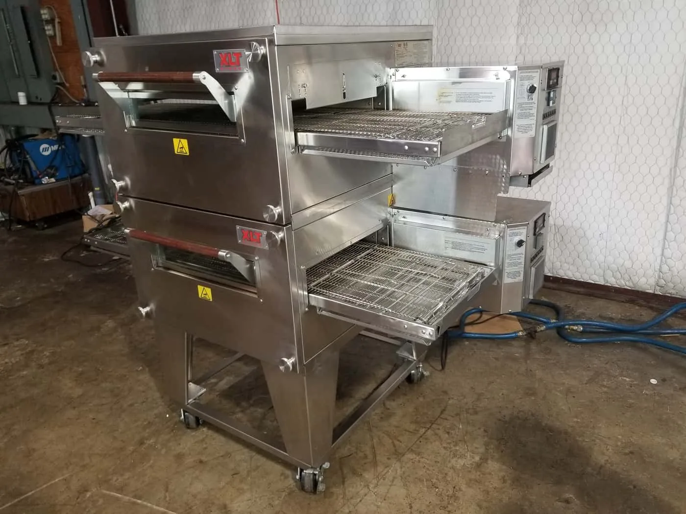 XLT 1832 Natural Gas Conveyor Pizza Ovens thumbnail 2