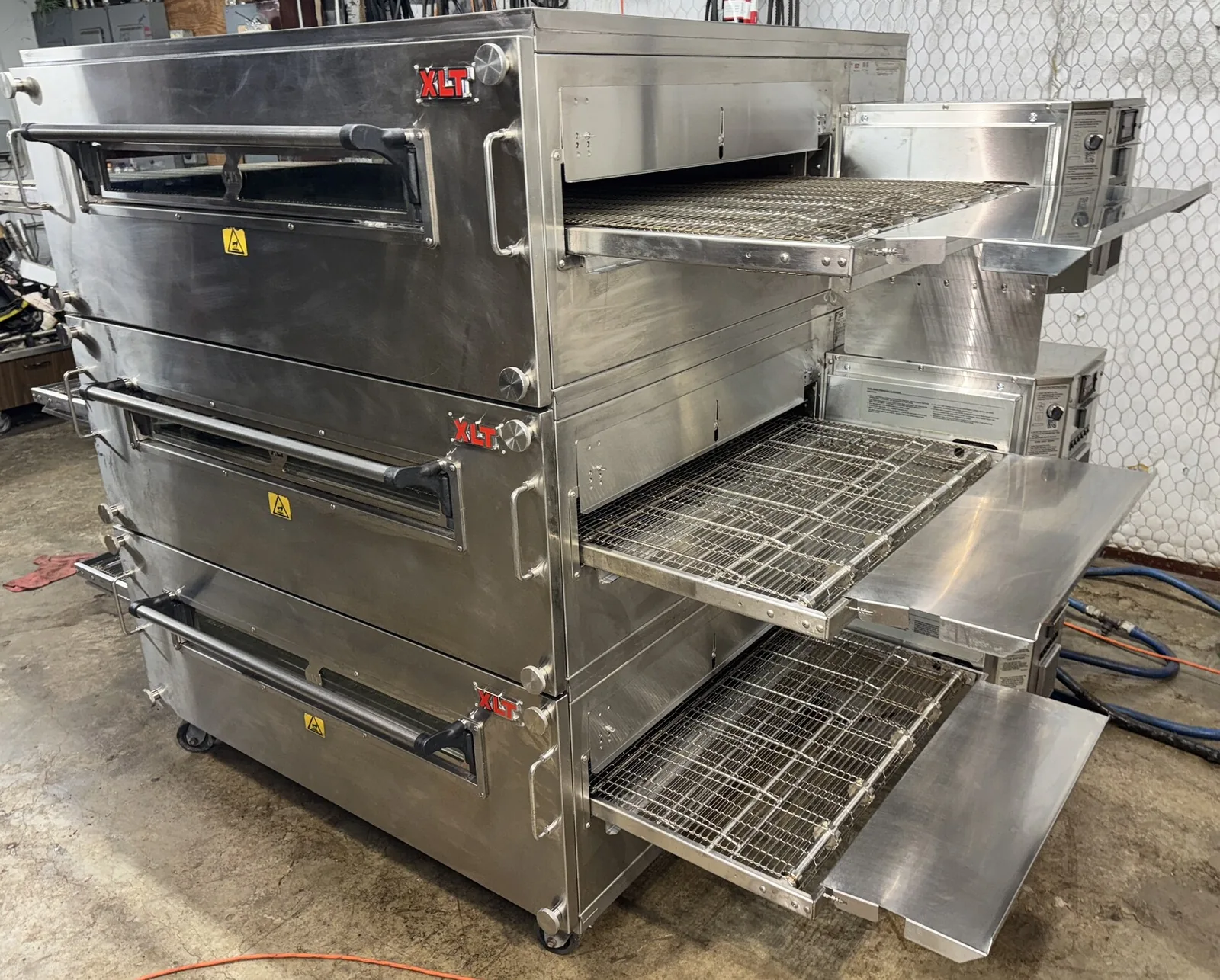 XLT 3255 Natural Gas Pizza Conveyor Ovens thumbnail 3